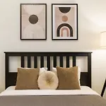 Wawelove Spacious 3 Bedroom Apt 1 Min To Main Sq!